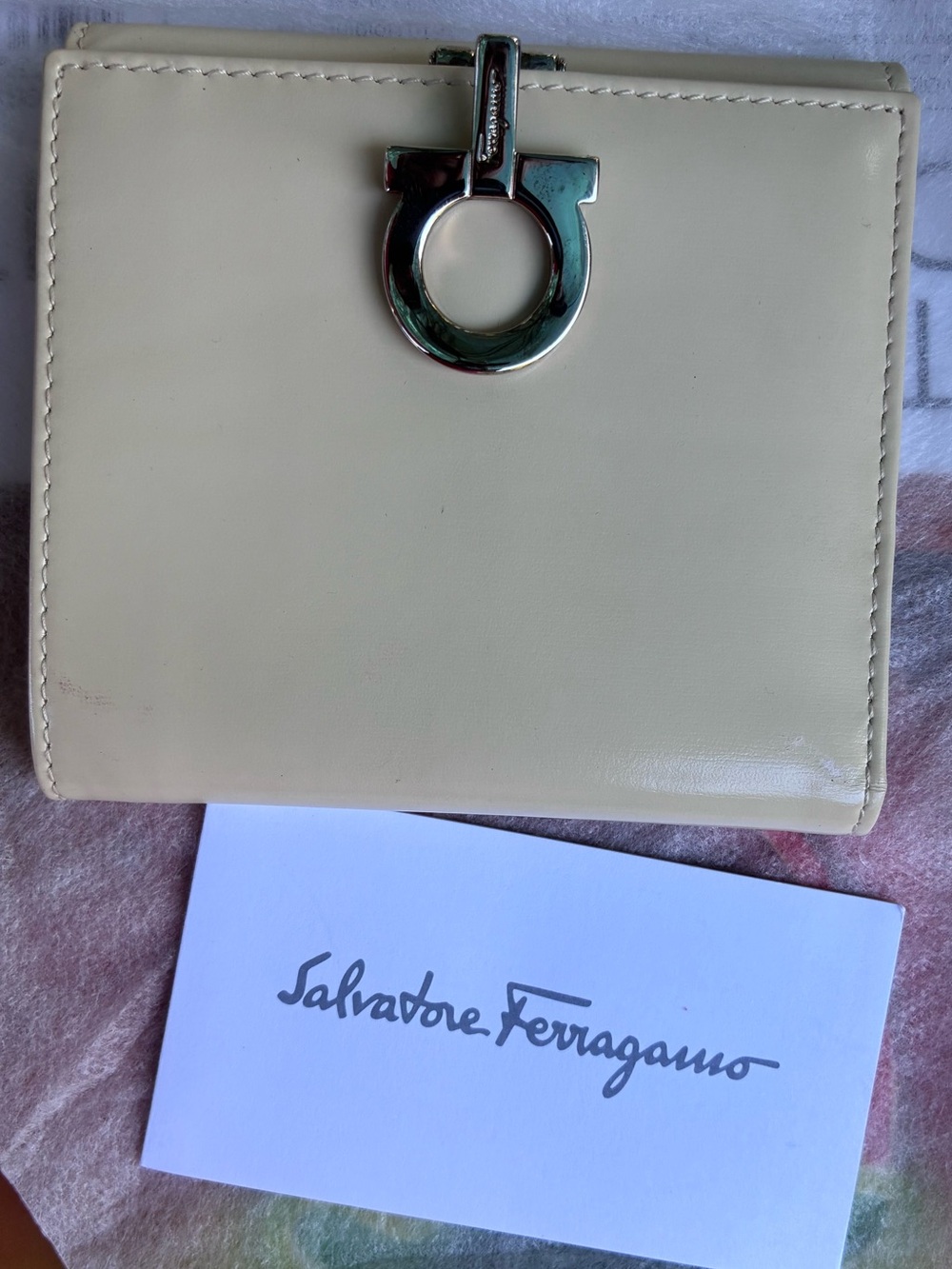 ✨ Salvatore Ferragamo Leather Folio Wallet — NEW, small flaws, No Box, no dusty - Picture 6 of 7